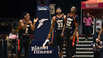 CANTON, OH - MARCH 11: John Gillon #2, Jeremy Hollowell #33 and Jeremy Evans #22 of the Erie BayHawks react to a play against the Canton Charge on March 11, 2018 at Canton Memorial Civic Center in Canton, Ohio. Copyright 2018 NBAE (Photo by Allison Farrand/NBAE via Getty Images)