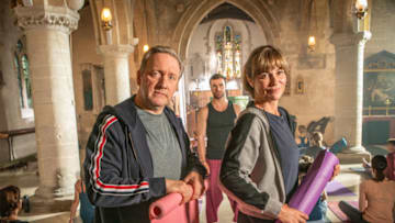 MIDSOMER MURDERS XXl'The Sting of Death'Neil Dudgeon as DCI John BarnabyBen Starr as Noah MoonFiona Dolman as Sarah Barnaby
