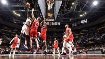 CLEVELAND, OH - OCTOBER 10: Jeff Green #32 of the Cleveland Cavaliers goes to the basket against the Chicago Bulls on October 10, 2017 at Quicken Loans Arena in Cleveland, Ohio. NOTE TO USER: User expressly acknowledges and agrees that, by downloading and/or using this Photograph, user is consenting to the terms and conditions of the Getty Images License Agreement. Mandatory Copyright Notice: Copyright 2017 NBAE (Photo by David Liam Kyle/NBAE via Getty Images)
