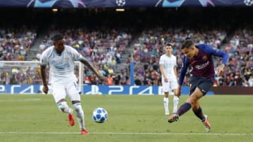 (L-R) Pablo Rosario of PSV, Philippe Coutinho of FC Barcelona during the UEFA Champions League group B match between FC Barcelona and PSV Eindhoven at the Camp Nou stadium on September 18, 2018 in Barcelona, Spain.(Photo by VI Images via Getty Images)