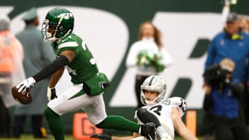EAST RUTHERFORD, NEW JERSEY - NOVEMBER 24: Cornerback Brian Poole #34 of the New York Jets scores a touchdown after making an interception (Photo by Sarah Stier/Getty Images)