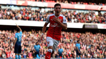 LONDON, ENGLAND - OCTOBER 15: Mesut Ozil of Arsenal celebrates scoring his sides third goal during the Premier League match between Arsenal and Swansea City at Emirates Stadium on October 15, 2016 in London, England. (Photo by Mike Hewitt/Getty Images)