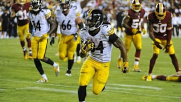 Sep 12, 2016; Landover, MD, USA; Pittsburgh Steelers running back DeAngelo Williams (34) rushes for a touchdown against the Washington Redskins during the second half at FedEx Field. Mandatory Credit: Brad Mills-USA TODAY Sports