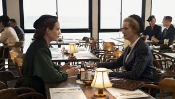 RATCHED (L to R) SARAH PAULSON as MILDRED RATCHED and CYNTHIA NIXON as GWENDOLYN BRIGGS in episode 106 of RATCHED Cr. SAEED ADYANI/NETFLIX © 2020