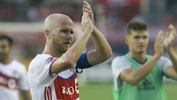 Sep 18, 2016; Toronto, Ontario, CAN; Toronto FC midfielder Michael Bradley (4) acknowledges the fans after a game against New York Red Bulls at BMO Field. Toronto and New York tied 3-3. Mandatory Credit: John E. Sokolowski-USA TODAY Sports