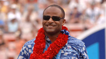 Retired quarterback Warren Moon is introduced as an NFL Hall of Fame inductee February 12, 2006 at the Pro Bowl at Aloha Stadium in Honolulu, Hawaii. (Photo by Al Messerschmidt/Getty Images)