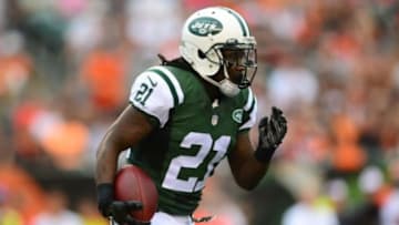 Aug 16, 2014; Cincinnati, OH, USA; New York Jets running back Chris Johnson (21) runs with ball during the first quarter against the Cincinnati Bengals at Paul Brown Stadium. Mandatory Credit: Andrew Weber-USA TODAY Sports