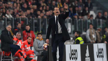 TURIN, ITALY - MARCH 10: Juventus FC head coach Massimiliano Allegri shouts to his players during the Serie A match between Juventus FC and AC Milan at Juventus Stadium on March 10, 2017 in Turin, Italy. (Photo by Valerio Pennicino/Getty Images)
