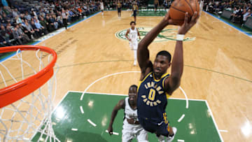 MILWAUKEE, WI - JANUARY 3: Alex Poythress #0 of the Indiana Pacers dunks against the Milwaukee Bucks on January 3, 2018 at the BMO Harris Bradley Center in Milwaukee, Wisconsin. NOTE TO USER: User expressly acknowledges and agrees that, by downloading and or using this Photograph, user is consenting to the terms and conditions of the Getty Images License Agreement. Mandatory Copyright Notice: Copyright 2018 NBAE (Photo by Gary Dineen/NBAE via Getty Images)