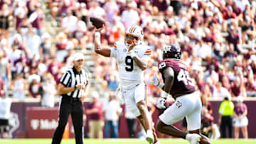 There are "things going on behind the scenes" with a benched Auburn football quarterback looking to hit the transfer portal (Photo by Logan Riely/Getty Images)