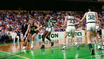 BOSTON - 1987: Jack Sikma #43 of the Milwaukee Bucks drives against Robert Parish #00 of the Boston Celtics during a game played in 1987 at the Boston Garden in Boston, Massachusetts. NOTE TO USER: User expressly acknowledges and agrees that, by downloading and or using this photograph, User is consenting to the terms and conditions of the Getty Images License Agreement. Mandatory Copyright Notice: Copyright 1987 NBAE (Photo by Dick Raphael/NBAE via Getty Images)