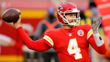 KANSAS CITY, MISSOURI - JANUARY 17: Quarterback Chad Henne #4 of the Kansas City Chiefs delivers a pass over the defense of the Cleveland Browns during the fourth quarter at Arrowhead Stadium on January 17, 2021 in Kansas City, Missouri. (Photo by David Eulitt/Getty Images)
