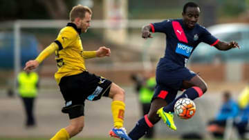LA MANGA, SPAIN - FEBRUARY 20: Seydou Doumbia (R) of Newcastle United competes for the ball with Bjorn Helge Riise (L) of Lillestrom during the friendly match between Newcastle United and Lillestrom at La Manga Club on February 20, 2016 in La Manga, Spain. (Photo by Gonzalo Arroyo Moreno/Newcastle United via Getty Images)