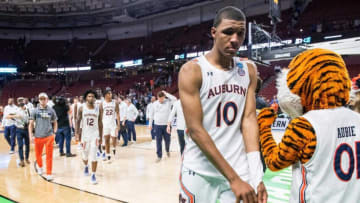 Auburn basketball fans and national media figures react to Jabari Smith's performance against Miami. Mandatory Credit: The Montgomery Advertiser