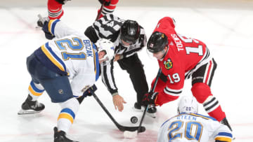 CHICAGO, IL - NOVEMBER 14: Tyler Bozak #21 of the St. Louis Blues and Jonathan Toews #19 of the Chicago Blackhawks face off in the third period at the United Center on November 14, 2018 in Chicago, Illinois. (Photo by Chase Agnello-Dean/NHLI via Getty Images)