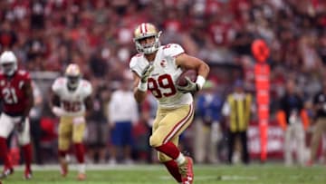 GLENDALE, AZ - NOVEMBER 13: Tight end Vance McDonald