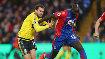 LONDON, ENGLAND - FEBRUARY 25: Cristhian Stuani of Middlesbrough (L) and Mamadou Sakho of Crystal Palace (R) battle for possession during the Premier League match between Crystal Palace and Middlesbrough at Selhurst Park on February 25, 2017 in London, England. (Photo by Alex Morton/Getty Images)