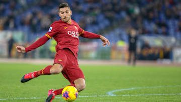 ROME, ITALY - FEBRUARY 23: Lorenzo Pellegrini of AS Roma controls the ball during the Serie A match between AS Roma and US Lecce at Stadio Olimpico on February 23, 2020 in Rome, Italy. (Photo by Giampiero Sposito/Getty Images)