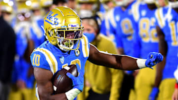PASADENA, CA - NOVEMBER 28: Running back Demetric Felton #10 of the UCLA Bruins heads down field during the game Arizona Wildcats at the Rose Bowl on November 28, 2020 in Pasadena, California. (Photo by Jayne Kamin-Oncea/Getty Images)