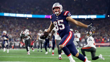FOXBOROUGH, MASSACHUSETTS - OCTOBER 03: Hunter Henry #85 of the New England Patriots celebrates after scoring a touchdown against the Tampa Bay Buccaneers during the second quarter in the game at Gillette Stadium on October 03, 2021 in Foxborough, Massachusetts. (Photo by Adam Glanzman/Getty Images)