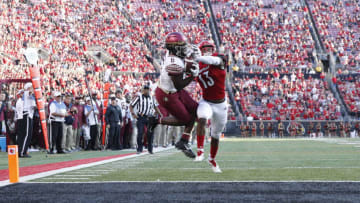 LOUISVILLE, KY - SEPTEMBER 29: Tre' McKitty #6 of the Florida State Seminoles makes a 25-yard touchdown reception against P.J. Blue #13 of the Louisville Cardinals in the fourth quarter of the game at Cardinal Stadium on September 29, 2018 in Louisville, Kentucky. Florida State came from behind to win 28-24. (Photo by Joe Robbins/Getty Images)