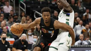 Miami Heat guard Kyle Lowry (7) drives for the basket around Milwaukee Bucks guard Jrue Holiday (21)(Jeff Hanisch-USA TODAY Sports)