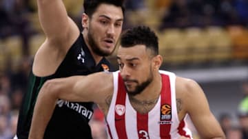 ATHENS, GREECE - APRIL 05: Nigel Williams-Goss, #3 of Olympiacos Piraeus competes with Muhammed Baygul, #5 of Darussafaka Tekfen Istanbul during the 2018/2019 Turkish Airlines EuroLeague Regular Season Round 30 game between Olympiacos Piraeus and Darussafaka Tekfen Istanbul at Peace and Friendship Stadium on April 5, 2019 in Athens, Greece. (Photo by Panagiotis Moschandreou/EB via Getty Images)