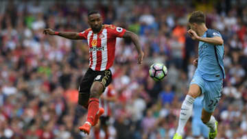 MANCHESTER, ENGLAND - AUGUST 13: Manchester City defender John Stones (r) challenges Jermain Defoe in action during the Premier League match between Manchester City and Sunderland at Etihad Stadium on August 13, 2016 in Manchester, England. (Photo by Stu Forster/Getty Images)