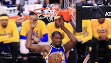 SAN ANTONIO, TX - MAY 22: Kevin Durant #35 of the Golden State Warriors dunks the ball in the first half against the San Antonio Spurs during Game Four of the 2017 NBA Western Conference Finals at AT&T Center on May 22, 2017 in San Antonio, Texas. NOTE TO USER: User expressly acknowledges and agrees that, by downloading and or using this photograph, User is consenting to the terms and conditions of the Getty Images License Agreement. (Photo by Ronald Martinez/Getty Images)