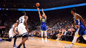 OAKLAND, CA - NOVEMBER 2: Stephen Curry #30 of the Golden State Warriors shoots the ball against the Minnesota Timberwolves on November 2, 2018 at ORACLE Arena in Oakland, California. NOTE TO USER: User expressly acknowledges and agrees that, by downloading and or using this photograph, User is consenting to the terms and conditions of the Getty Images License Agreement. Mandatory Copyright Notice: Copyright 2018 NBAE (Photo by Noah Graham/NBAE via Getty Images)
