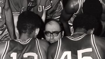 Dick Vitale is the center of this sideline huddle as he confers with his Detroit University players.69g1fk06