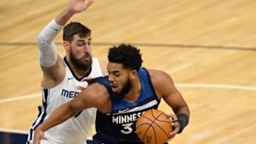 Jonas Valanciunas of the Memphis Grizzlies defends against Karl-Anthony Towns of the Minnesota Timberwolves. (Photo by Hannah Foslien/Getty Images)