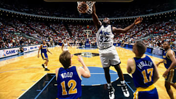 ORLANDO, FL - MARCH 26: Shaquille O'Neal #32 of the Orlando Magic dunks against the Golden State Warriors on March 26, 1995 at the Orlando Arena in Orlando, Florida. NOTE TO USER: User expressly acknowledges and agrees that, by downloading and or using this photograph, User is consenting to the terms and conditions of the Getty Images License Agreement. Mandatory Copyright Notice: Copyright 1995 NBAE (Photo by Fernando Medina/NBAE via Getty Images)