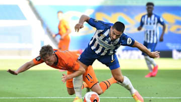 Newcastle United's Matt Ritchie (L) vies for the ball against Brighton's French striker Neal Maupay (R) (Photo by Glyn KIRK / POOL / AFP)