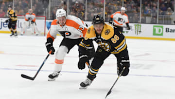 BOSTON, MA - NOVEMBER 10: David Pastrnak #88 of the Boston Bruins skates after the puck against Kevin Hayes #13 of the Philadelphia Flyers at the TD Garden on November 10, 2019 in Boston, Massachusetts. (Photo by Steve Babineau/NHLI via Getty Images)