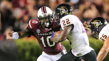 Skai Moore is one of the best linebackers to ever suit up for the South Carolina football program. Mandatory Credit: Jim Dedmon-USA TODAY Sports