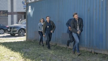 CHICAGO P.D. -- "Black & Blue" Episode 608 -- Pictured: (l-r) Tracy Spiridakos as Detective Hailey Upton, Jesse Lee Soffer as Detective Jay Halstead, LaRoyce Hawkins as Officer Kevin Atwater, Patrick John Flueger as Officer Adam Ruzek -- (Photo by: Matt Dinerstein/NBC)