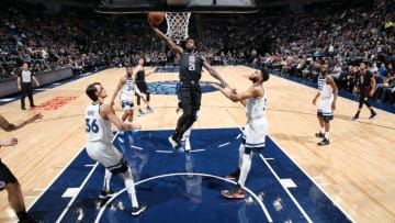 MINNEAPOLIS, MN - MARCH 26: Patrick Beverley #21 of the LA Clippers shoots the ball against the Minnesota Timberwolves. Copyright 2019 NBAE (Photo by David Sherman/NBAE via Getty Images)