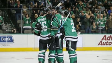 DALLAS, TX - DECEMBER 03: Dallas Stars center Jason Dickinson (16) celebrates with his teammates after scoring a goal with a broken stick during the game between the Dallas Stars and the Edmonton Oilers on December 3, 2018 at the American Airlines Center in Dallas, Texas. (Photo by Matthew Pearce/Icon Sportswire via Getty Images)