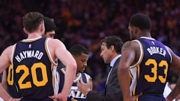 November 21, 2014; Oakland, CA, USA; Utah Jazz head coach Quin Snyder (second from right) instructs his team in a huddle during the third quarter against the Golden State Warriors at Oracle Arena. The Warriors defeated the Jazz 101-88. Mandatory Credit: Kyle Terada-USA TODAY Sports