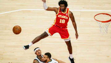 Hawks forward Solomon Hill drew Lakers fans ire. Mandatory Credit: Dale Zanine-USA TODAY Sports