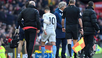 MANCHESTER, ENGLAND - APRIL 13: An injured Manuel Lanzini of West Ham United leaves the pitch during the Premier League match between Manchester United and West Ham United at Old Trafford on April 13, 2019 in Manchester, United Kingdom. (Photo by Gareth Copley/Getty Images)
