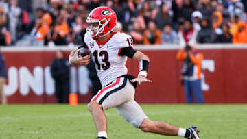 KNOXVILLE, TENNESSEE - NOVEMBER 13: Stetson Bennett #13 of the Georgia Bulldogs runs with the ball in the first quarter against the Tennessee Volunteers at Neyland Stadium on November 13, 2021 in Knoxville, Tennessee. (Photo by Dylan Buell/Getty Images)