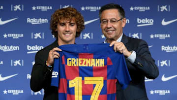 Barcelona's new French forward Antoine Griezmann poses with his new jersey next to the football club's president Josep Maria Bartomeu (R) during his official presentation at the Camp Nou stadium in Barcelona on July 14, 2019. (Photo by LLUIS GENE / AFP) (Photo credit should read LLUIS GENE/AFP via Getty Images)