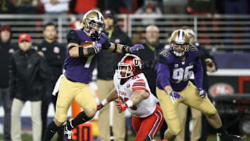 SANTA CLARA, CA - NOVEMBER 30: Byron Murphy #1 of the Washington Huskies runs past Cole Fotheringham #89 of the Utah Utes to return an interception for a touchdown during the Pac 12 Championship game at Levi's Stadium on November 30, 2018 in Santa Clara, California. (Photo by Ezra Shaw/Getty Images)