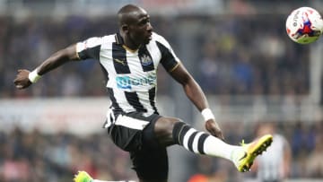 NEWCASTLE UPON TYNE, ENGLAND - OCTOBER 25: Mo Diame of Newcastle United controls the ball during the EFL Cup Fourth Round match between Newcastle United and Preston North End at St James' Park on October 25, 2016 in Newcastle upon Tyne, England. (Photo by Ian MacNicol/Getty Images)