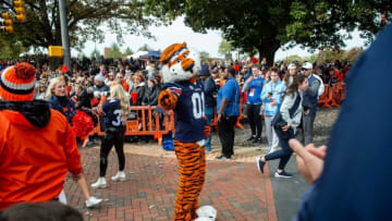 2024 Auburn football recruiting flip Demarcus Riddick dialed up the hype for Big Cat Weekend after committing to the Plains Mandatory Credit: The Montgomery Advertiser