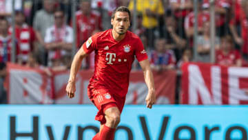 MUNICH, GERMANY - MAY 18: Mats Hummels of FC Bayern Muenchen runs with the ball during the Bundesliga match between FC Bayern Muenchen and Eintracht Frankfurt at Allianz Arena on May 18, 2019 in Munich, Germany. (Photo by Boris Streubel/Bongarts/Getty Images)