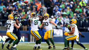SEATTLE, WA - JANUARY 18: Brandon Bostick #86 of the Green Bay Packers bobbles an onsides kick as Chris Matthews #13 of the Seattle Seahawks and Jordy Nelson #87 of the Green Bay Packers close in during the fourth quarter of the 2015 NFC Championship game at CenturyLink Field on January 18, 2015 in Seattle, Washington. (Photo by Ronald Martinez/Getty Images)