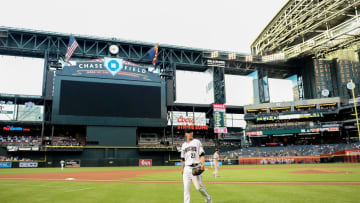 PHOENIX, AZ - MAY 15: Zack Greinke #21 of the Arizona Diamondbacks walks back to the dugout after pitching in the first inning of the MLB game against the Milwaukee Brewers at Chase Field on May 15, 2018 in Phoenix, Arizona. (Photo by Jennifer Stewart/Getty Images)